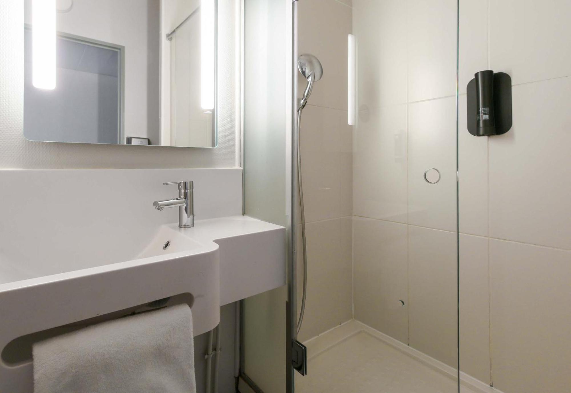 B&B Hotel Marseille Euromed Экстерьер фото