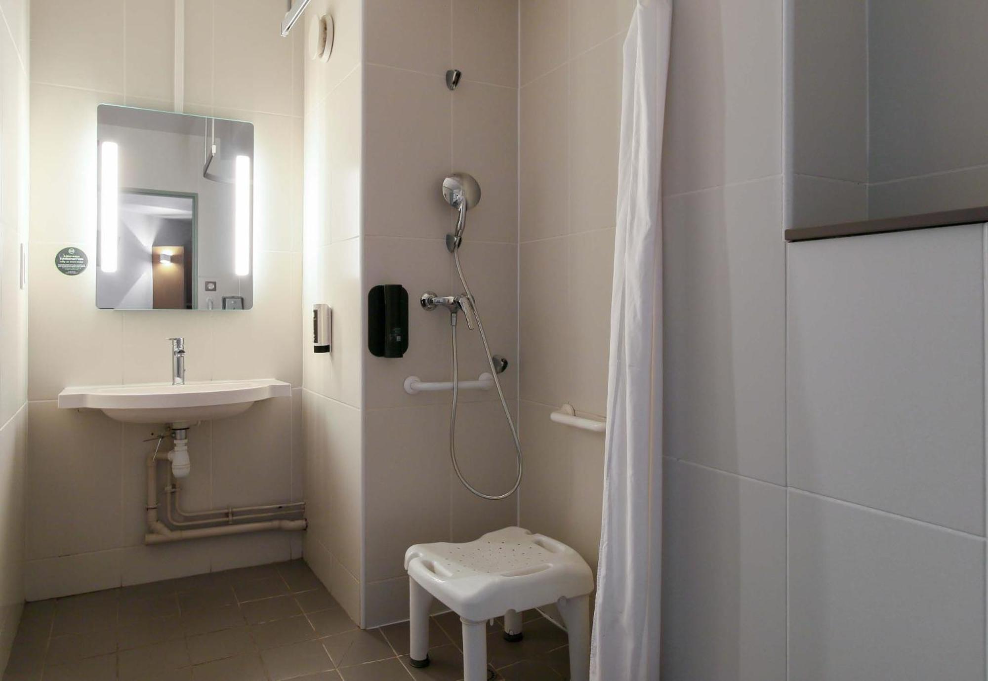 B&B Hotel Marseille Euromed Экстерьер фото